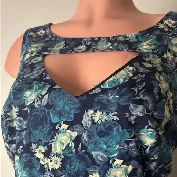 Torrid Cotton Peplum Top Women's Plus Size 2/2X Floral Print Keyhole Neck Zip - Picture 4 of 9